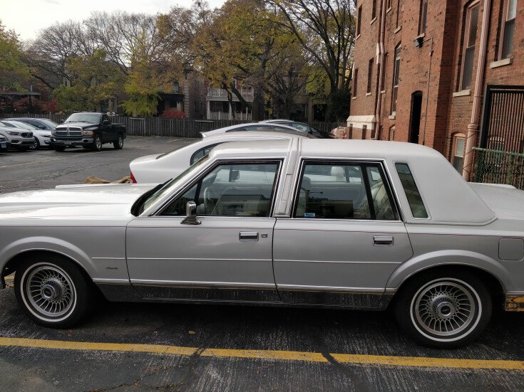 Photo for 1985 Lincoln Town Car